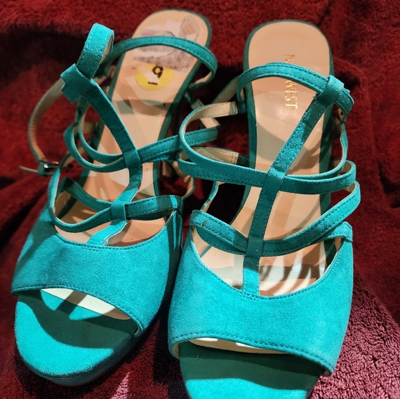 NEW NINE WEST SUEDE  STRAPPY PLATFORM  HEEL SIZE 9 BEAUTIFUL  TURQUOISE - Picture 1 of 8